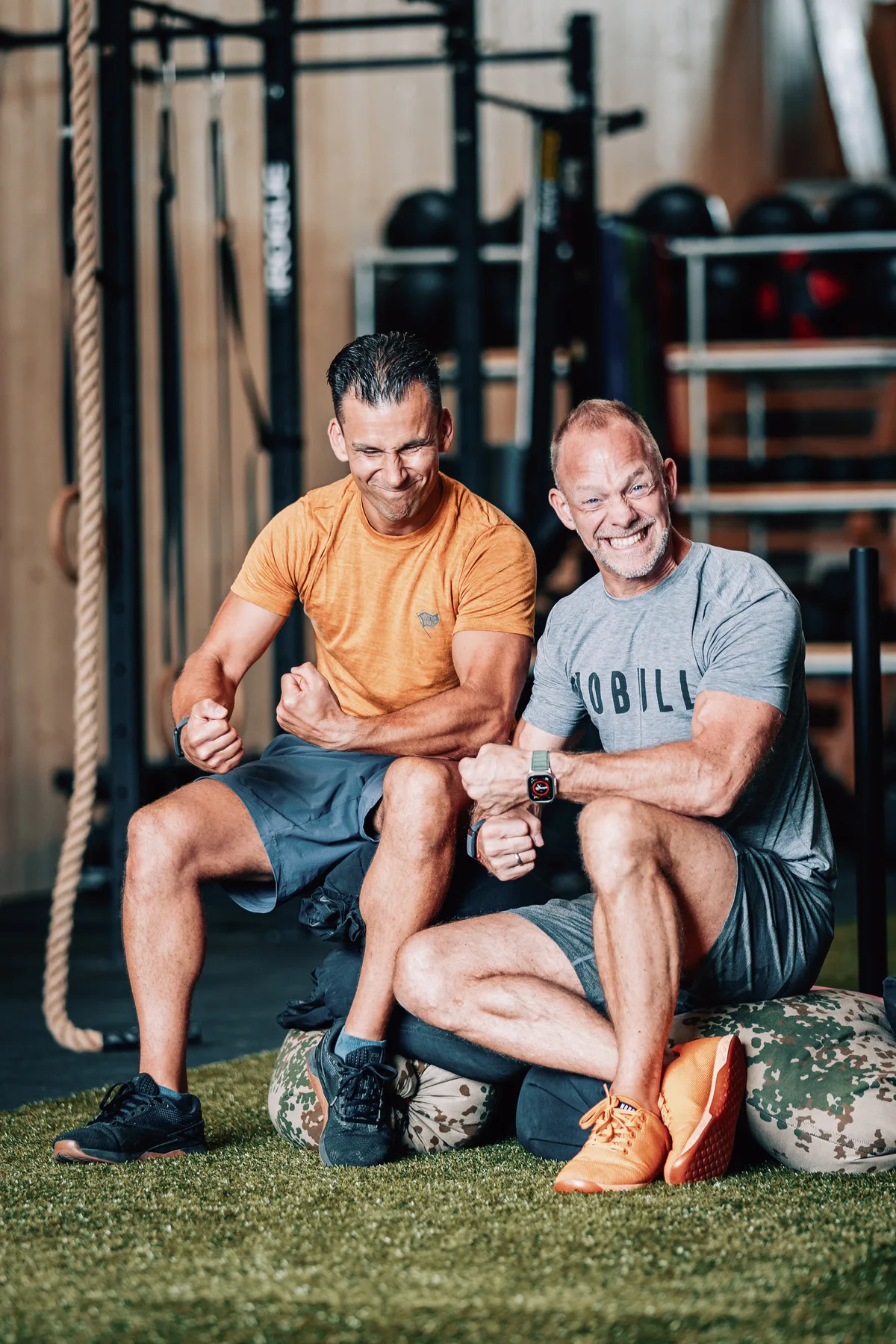 Josip und Bastian haben Spaß - bei CrossFit Bocholt gehört Lachen zum Training dazu